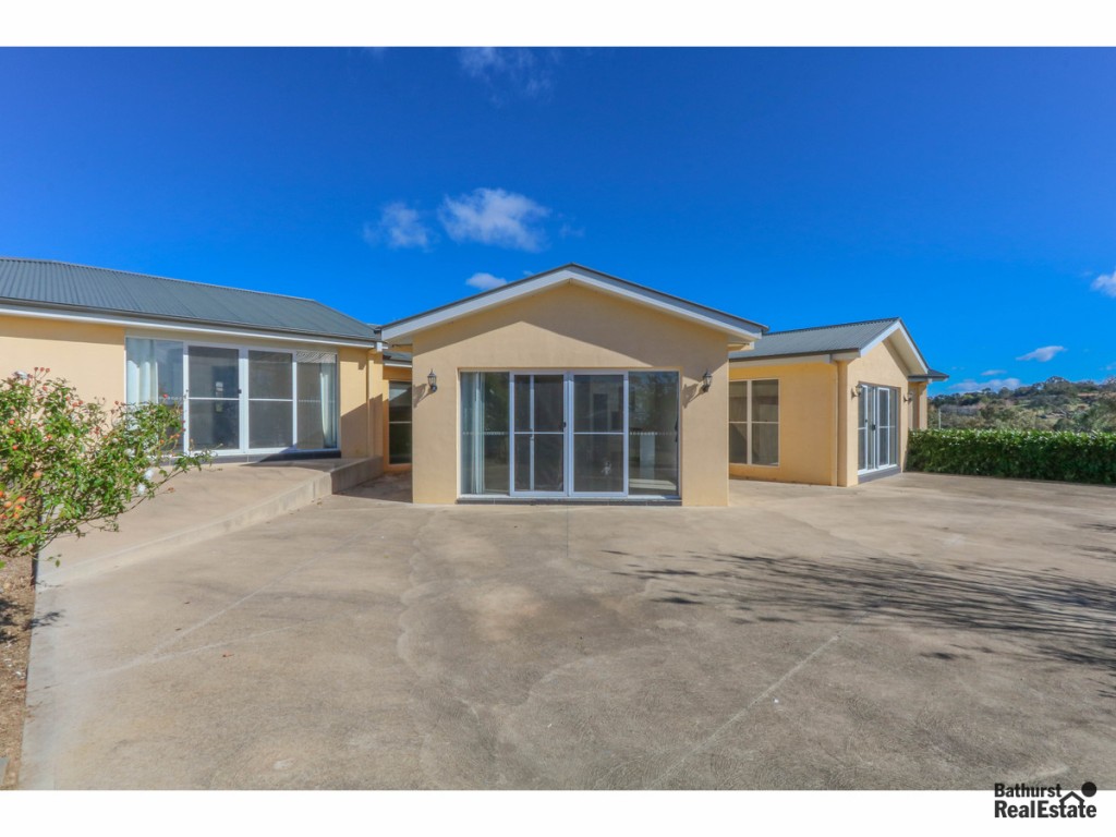 22 Robindale Court, Bathurst NSW 2795 - photo 13