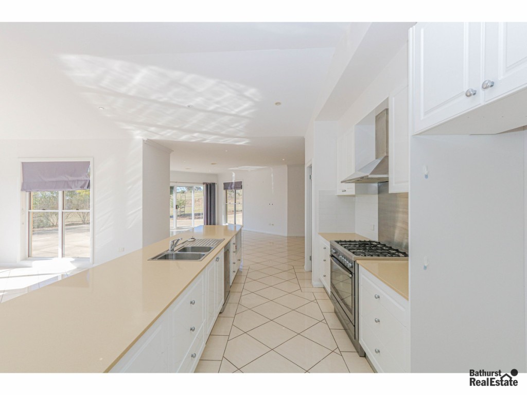 22 Robindale Court, Bathurst NSW 2795 - photo 5