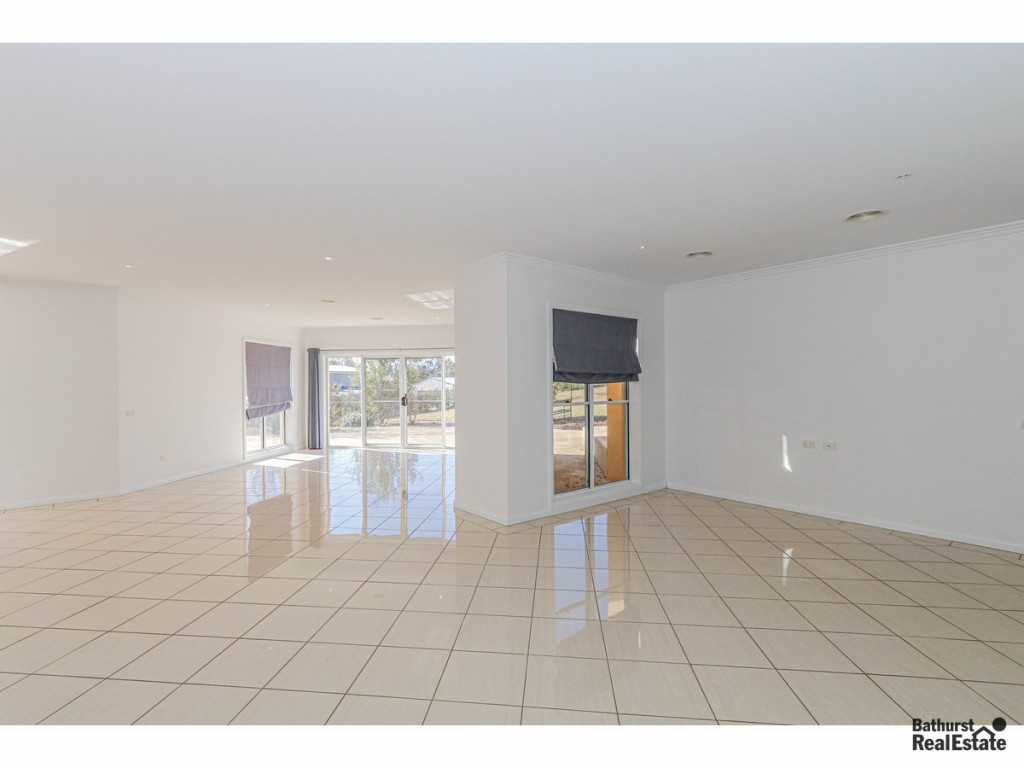 22 Robindale Court, Bathurst NSW 2795 - photo 6