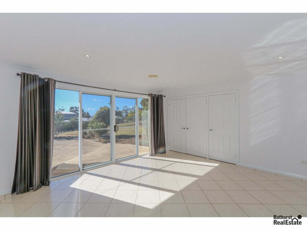 22 Robindale Court, Bathurst NSW 2795 - photo 7