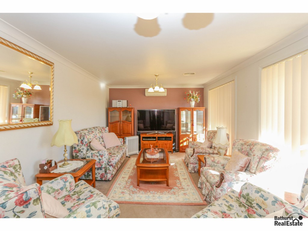 11 Locke Street, Raglan NSW 2795 - photo 2