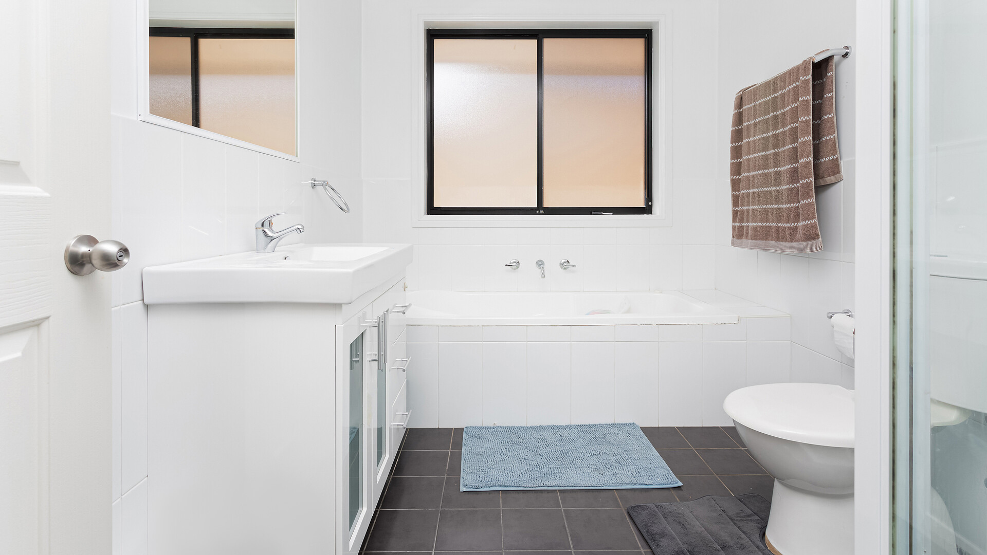 2 Willow Drive, Kelso NSW 2795 - photo 9