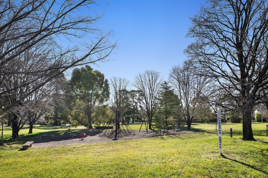 3 Hillcrest Avenue, Orange NSW 2800 - photo 20
