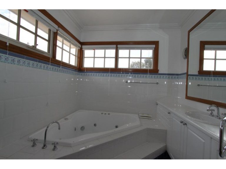 8 Kurumben Place, West Bathurst NSW 2795 - photo 11