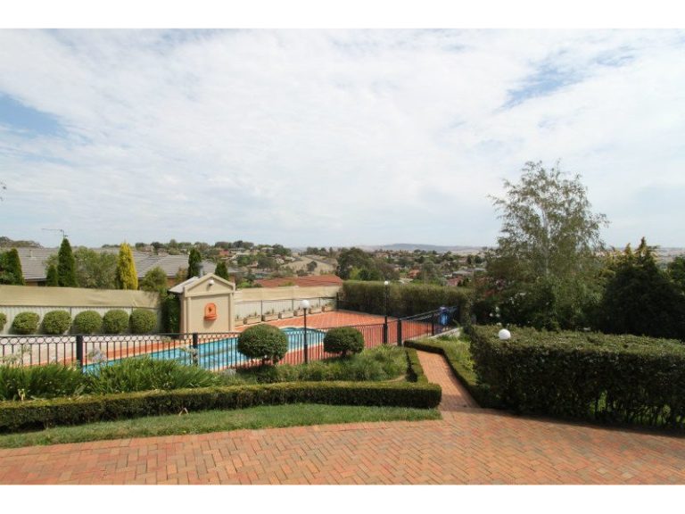 8 Kurumben Place, West Bathurst NSW 2795 - photo 4