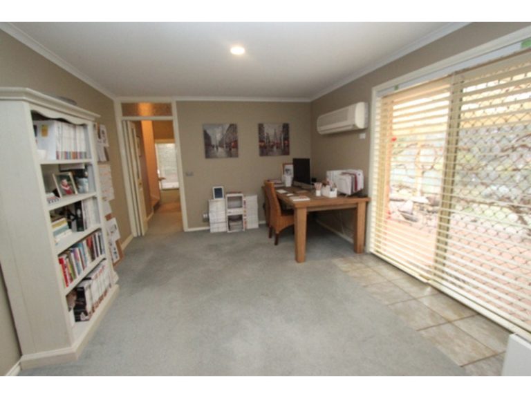 21 Kurumben Place, Bathurst NSW 2795 - photo 4