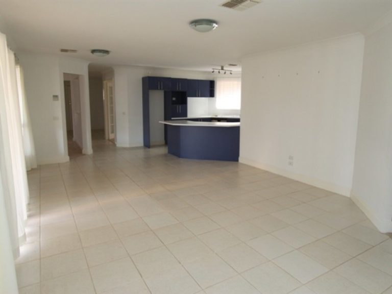 17 Carlyle Avenue, Bathurst NSW 2795 - photo 3