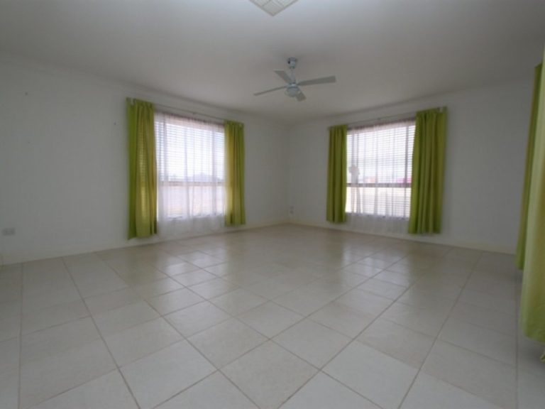 17 Carlyle Avenue, Bathurst NSW 2795 - photo 4