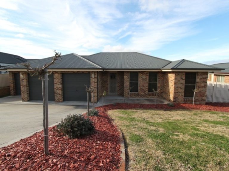 17 Carlyle Avenue, Bathurst NSW 2795 - McGrath Central West