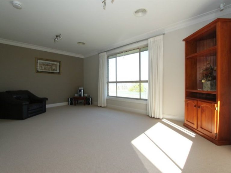 32 James Barnet Drive, Kelso NSW 2795 - photo 4