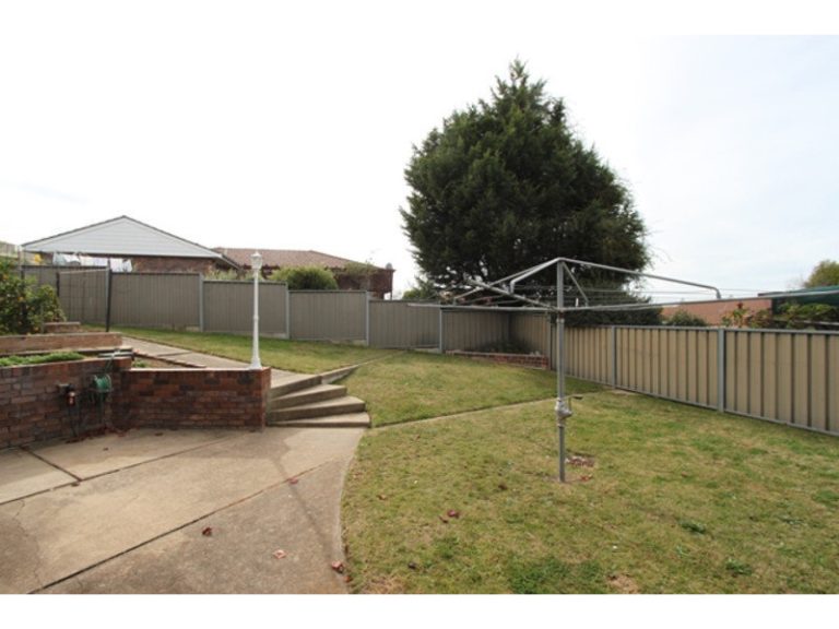 21 Dunrossil Crescent, West Bathurst NSW 2795 - photo 4