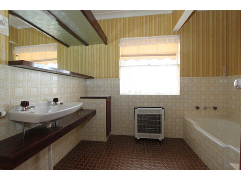 21 Dunrossil Crescent, West Bathurst NSW 2795 - photo 7
