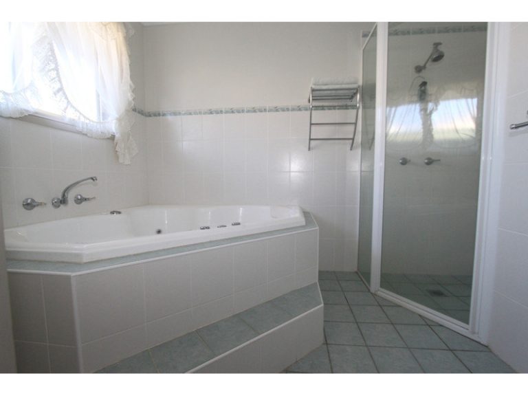 8 Quinn Court, Llanarth NSW 2795 - photo 12