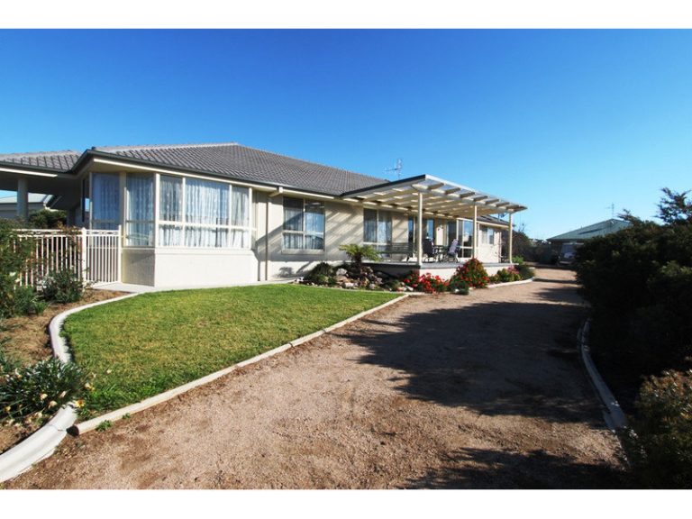 8 Quinn Court, Llanarth NSW 2795 - photo 13