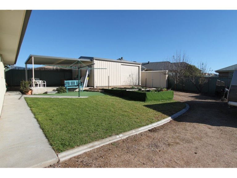 8 Quinn Court, Llanarth NSW 2795 - photo 16