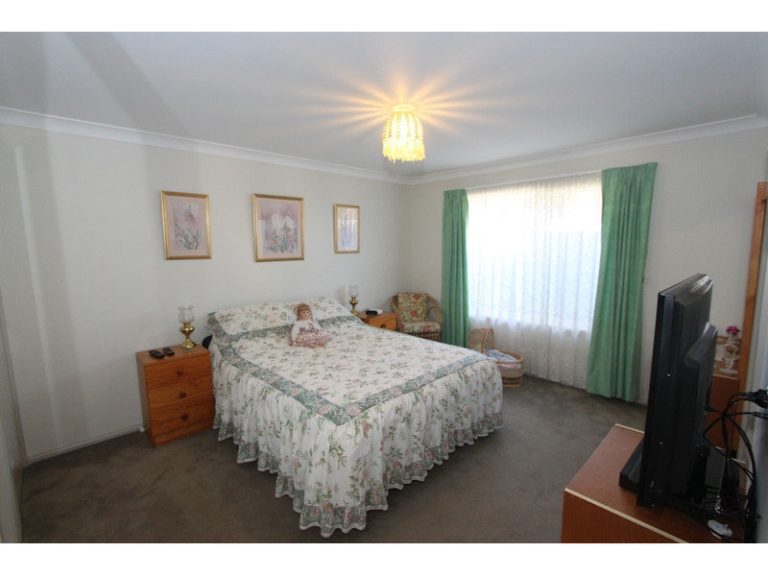 8 Quinn Court, Llanarth NSW 2795 - photo 7