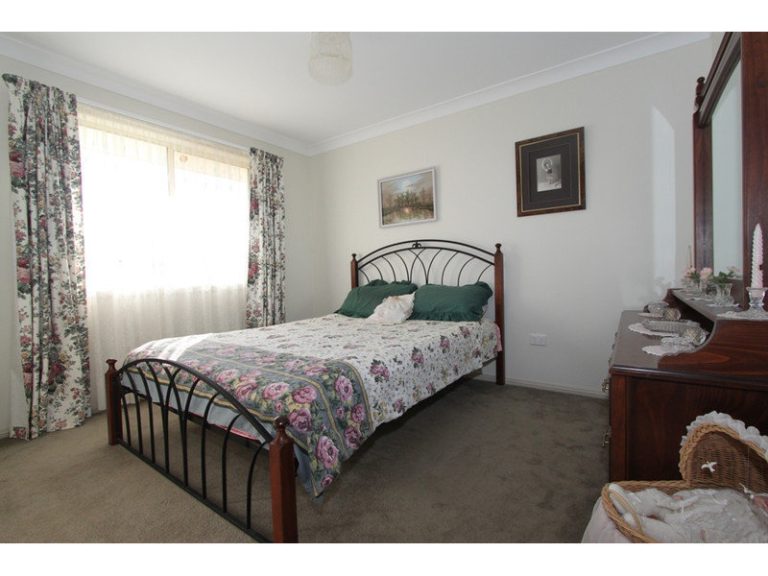 8 Quinn Court, Llanarth NSW 2795 - photo 10