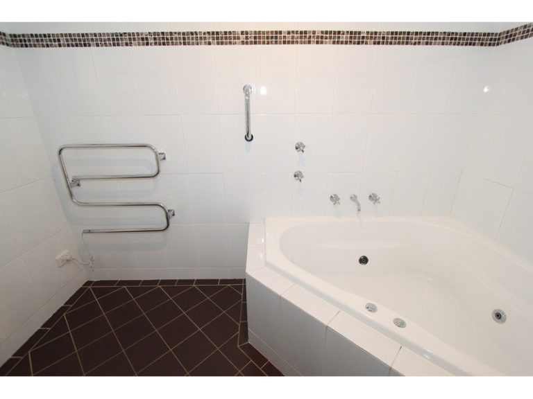 16 Len Black Place, Raglan NSW 2795 - photo 4