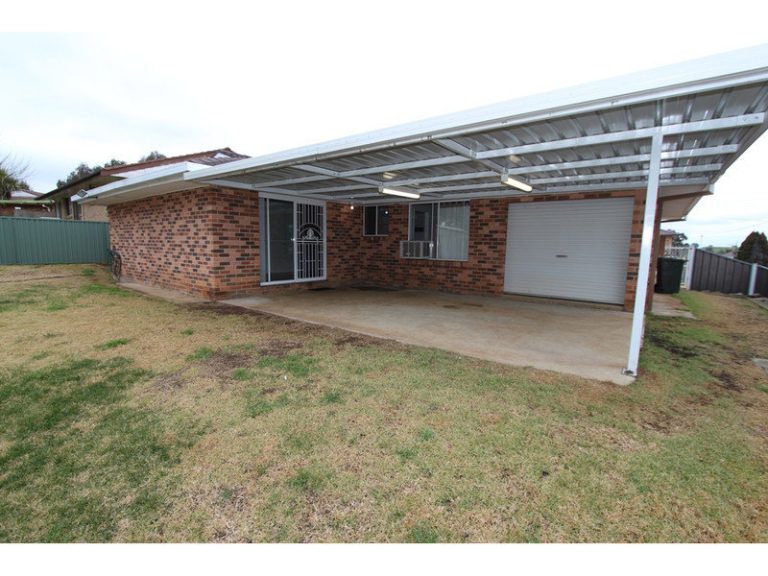16 Len Black Place, Raglan NSW 2795 - photo 5