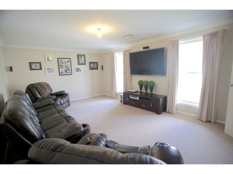 72 Freeman Circuit, Llanarth NSW 2795 - photo 3