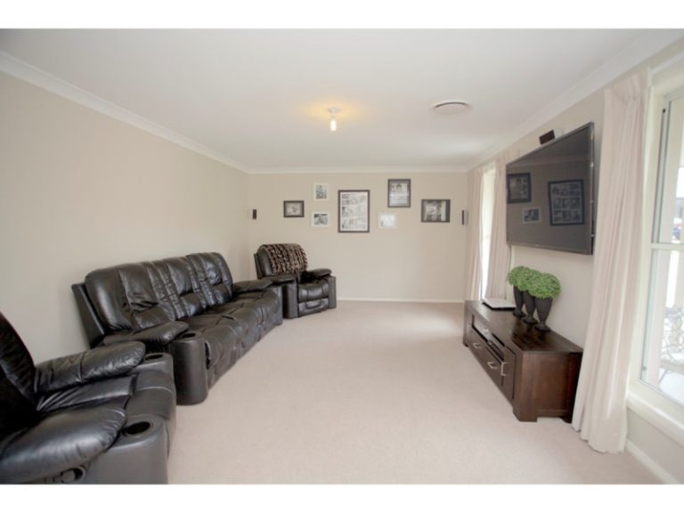 72 Freeman Circuit, Llanarth NSW 2795 - photo 9