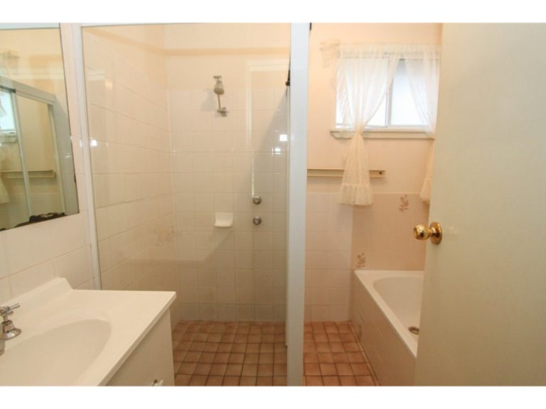 15 College Road, Bathurst NSW 2795 - photo 4