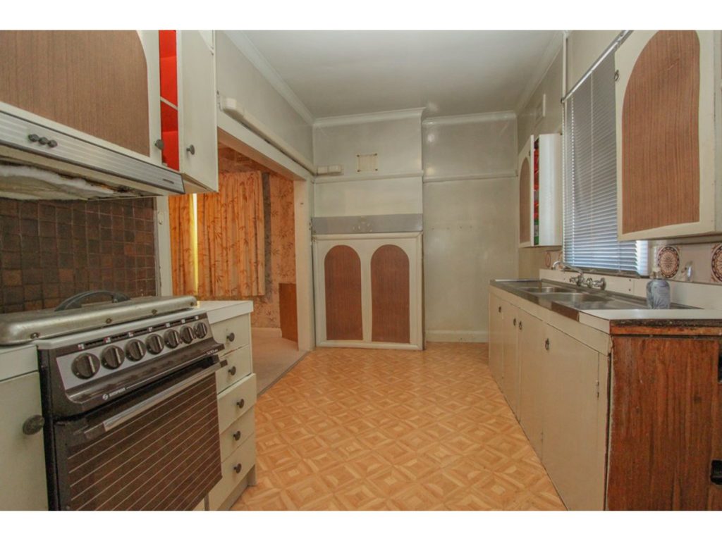 350 Stewart Street, Bathurst NSW 2795 - photo 2