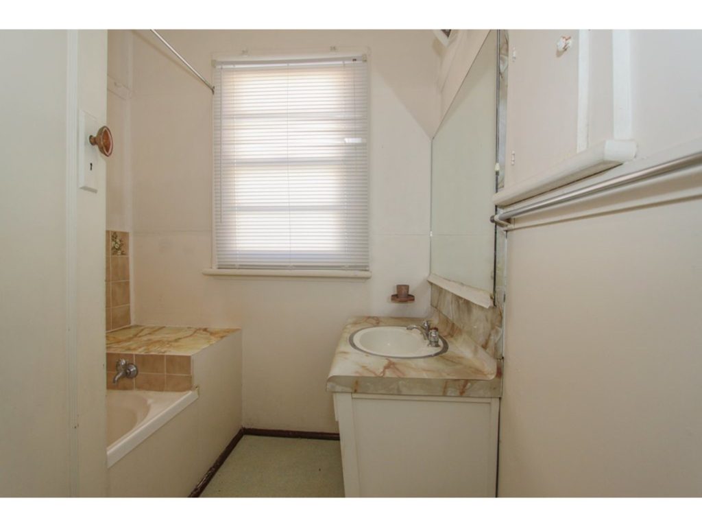 350 Stewart Street, Bathurst NSW 2795 - photo 9