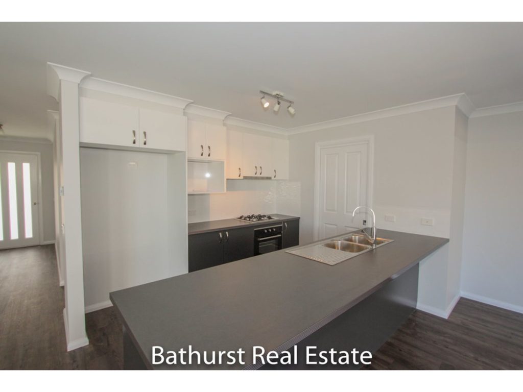 2 Lew Avenue, Eglinton NSW 2795 - photo 2