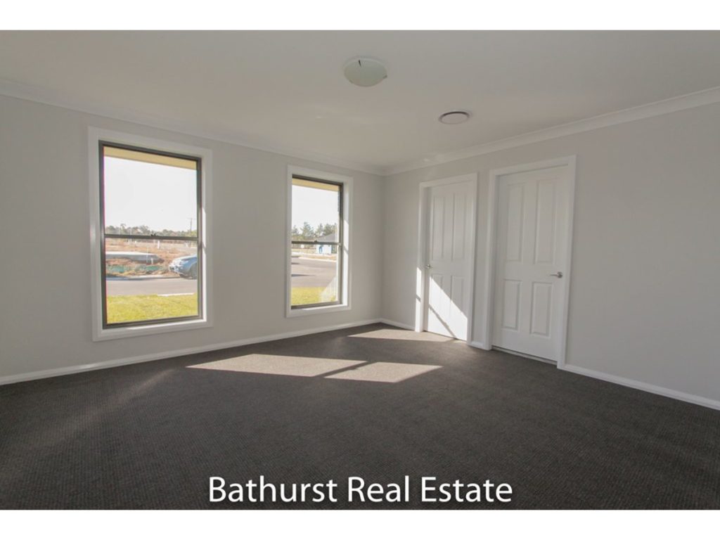 2 Lew Avenue, Eglinton NSW 2795 - photo 5