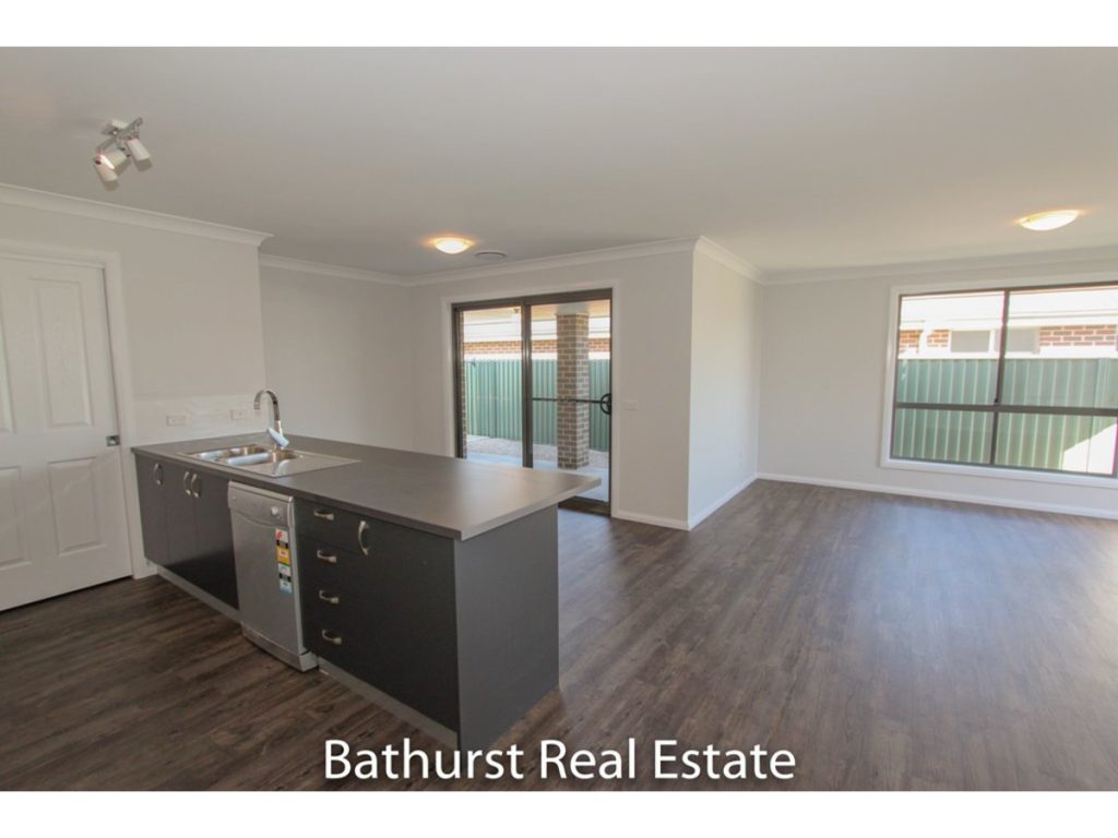2 Lew Avenue, Eglinton NSW 2795 - photo 6