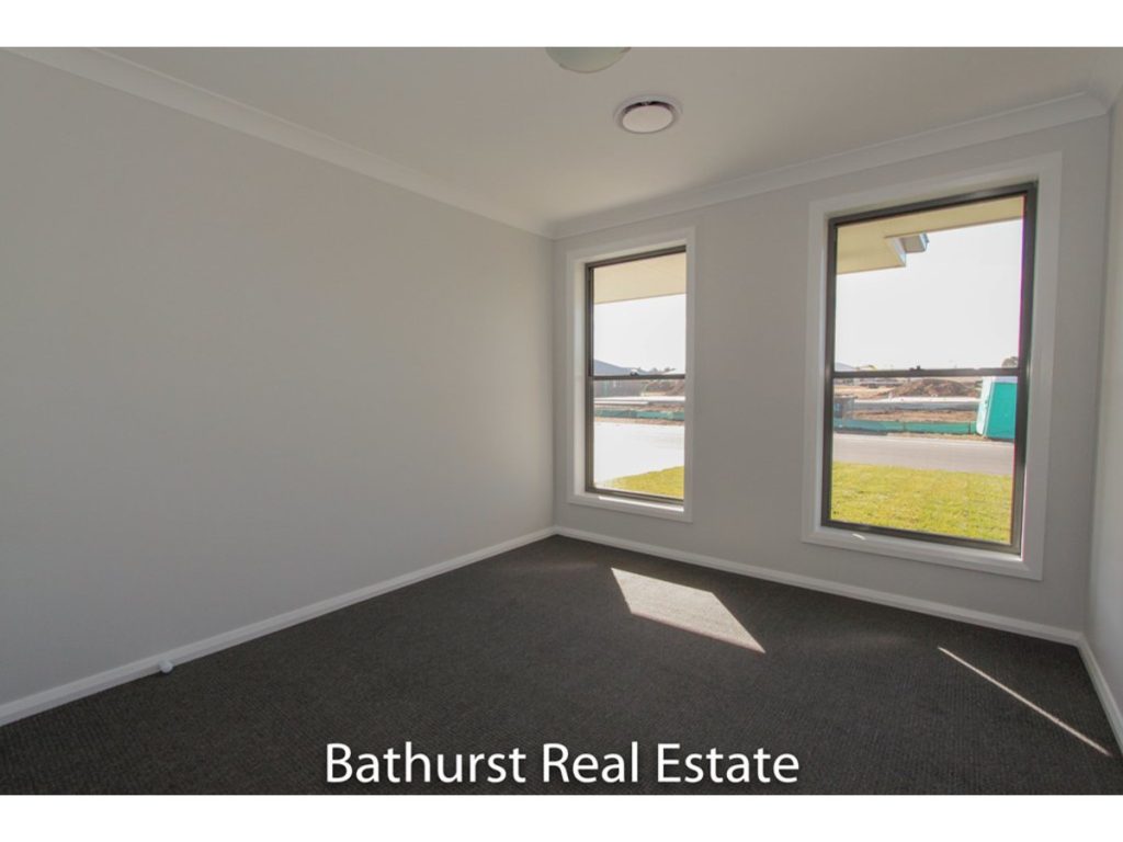 2 Lew Avenue, Eglinton NSW 2795 - photo 7