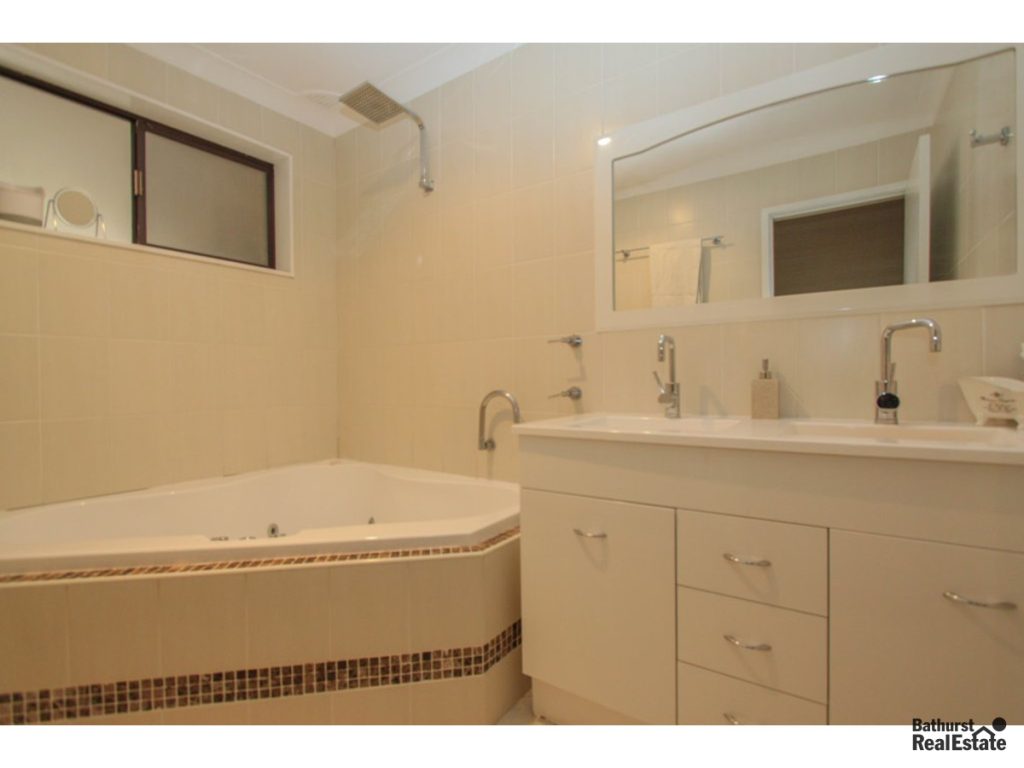 64 Christie Street, Raglan NSW 2795 - photo 9