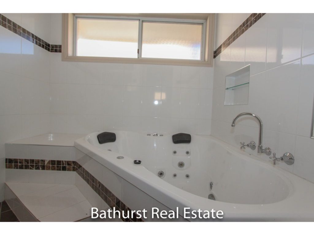 9 Colville Street, Windradyne NSW 2795 - photo 9