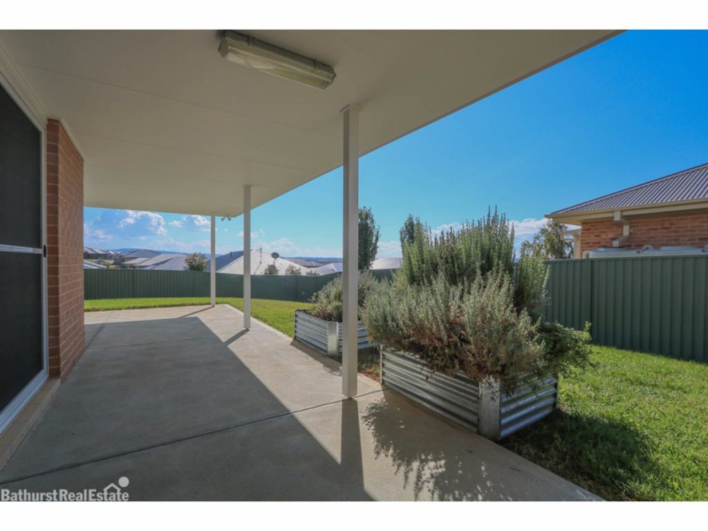 13 Freeman Circuit, Llanarth NSW 2795 - photo 15