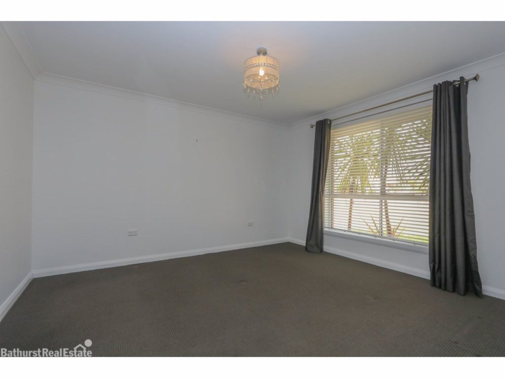 13 Freeman Circuit, Llanarth NSW 2795 - photo 3