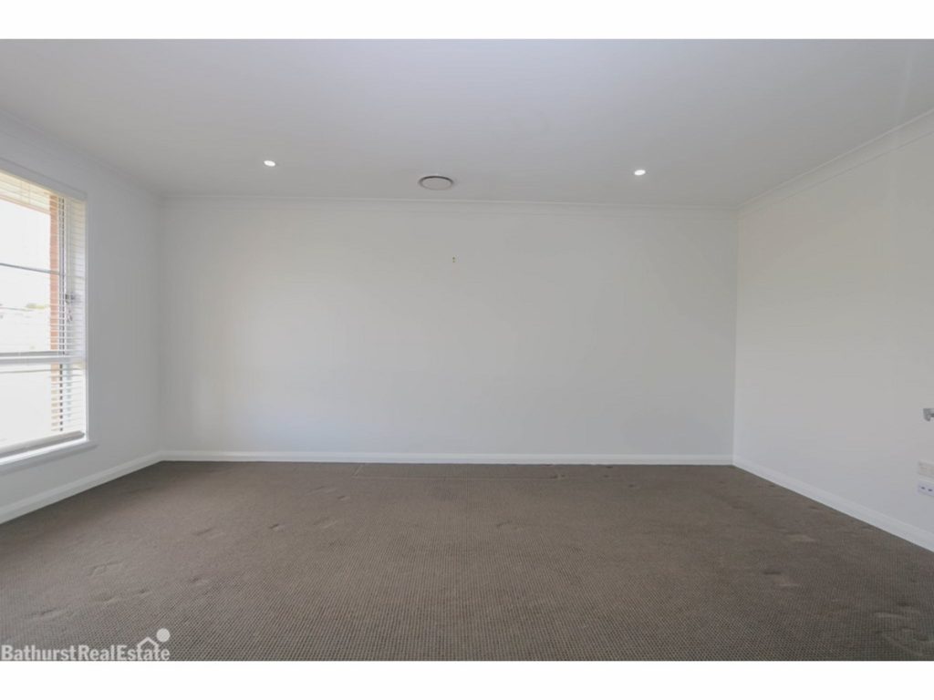 13 Freeman Circuit, Llanarth NSW 2795 - photo 6