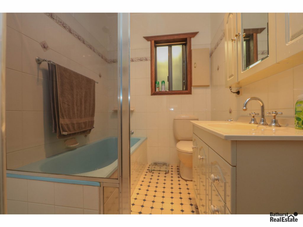 104 Sydney Road, Kelso NSW 2795 - photo 7