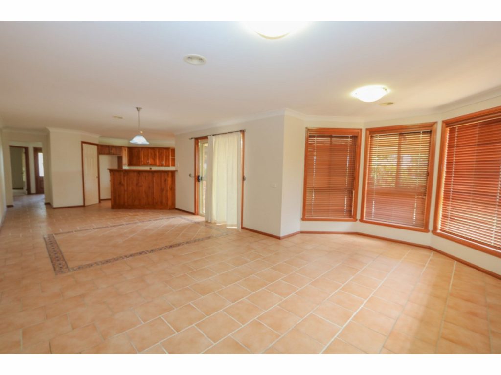 10 Hassall Grove, Kelso NSW 2795 - photo 3