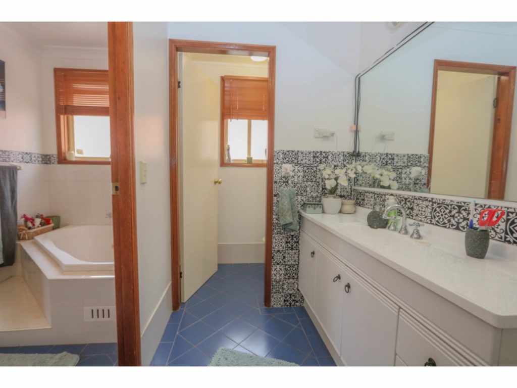 36 Kurumben Place, West Bathurst NSW 2795 - photo 9