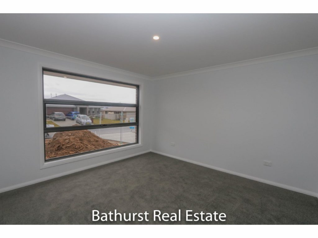 8 Basalt Way, Kelso NSW 2795 - photo 4