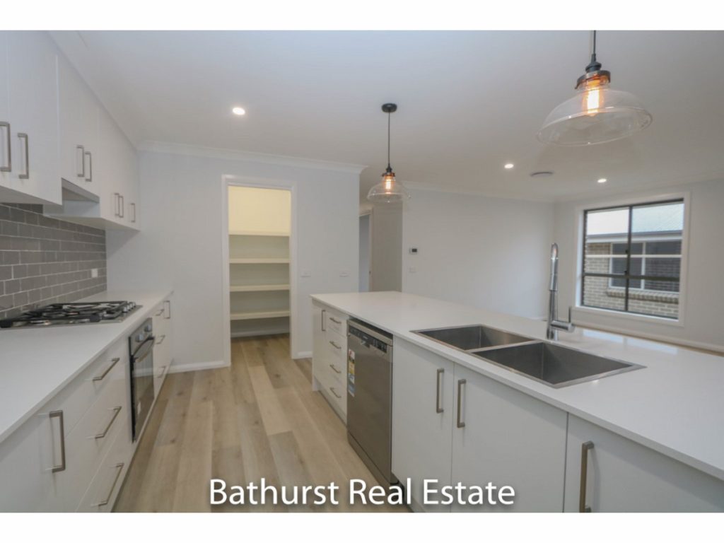8 Basalt Way, Kelso NSW 2795 - photo 7