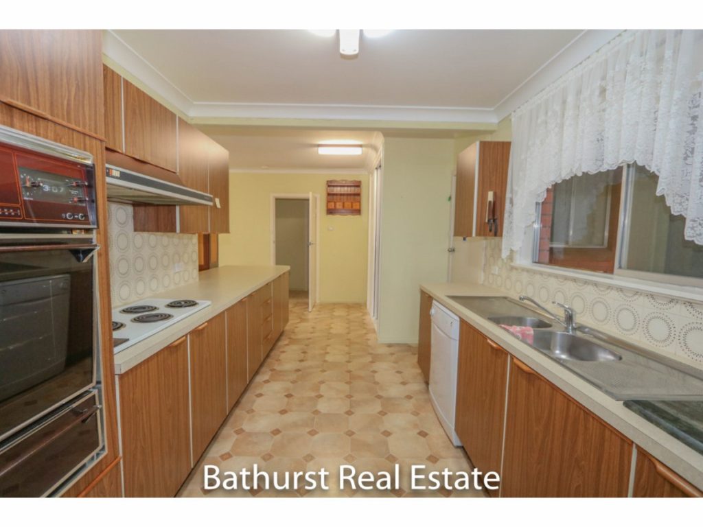 13 White Street, West Bathurst NSW 2795 - photo 4