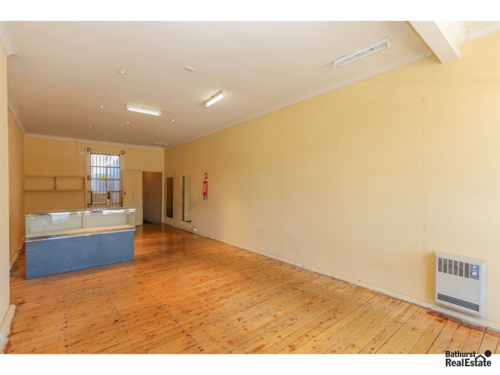 135-135B Howick Street, Bathurst NSW 2795 - photo 2