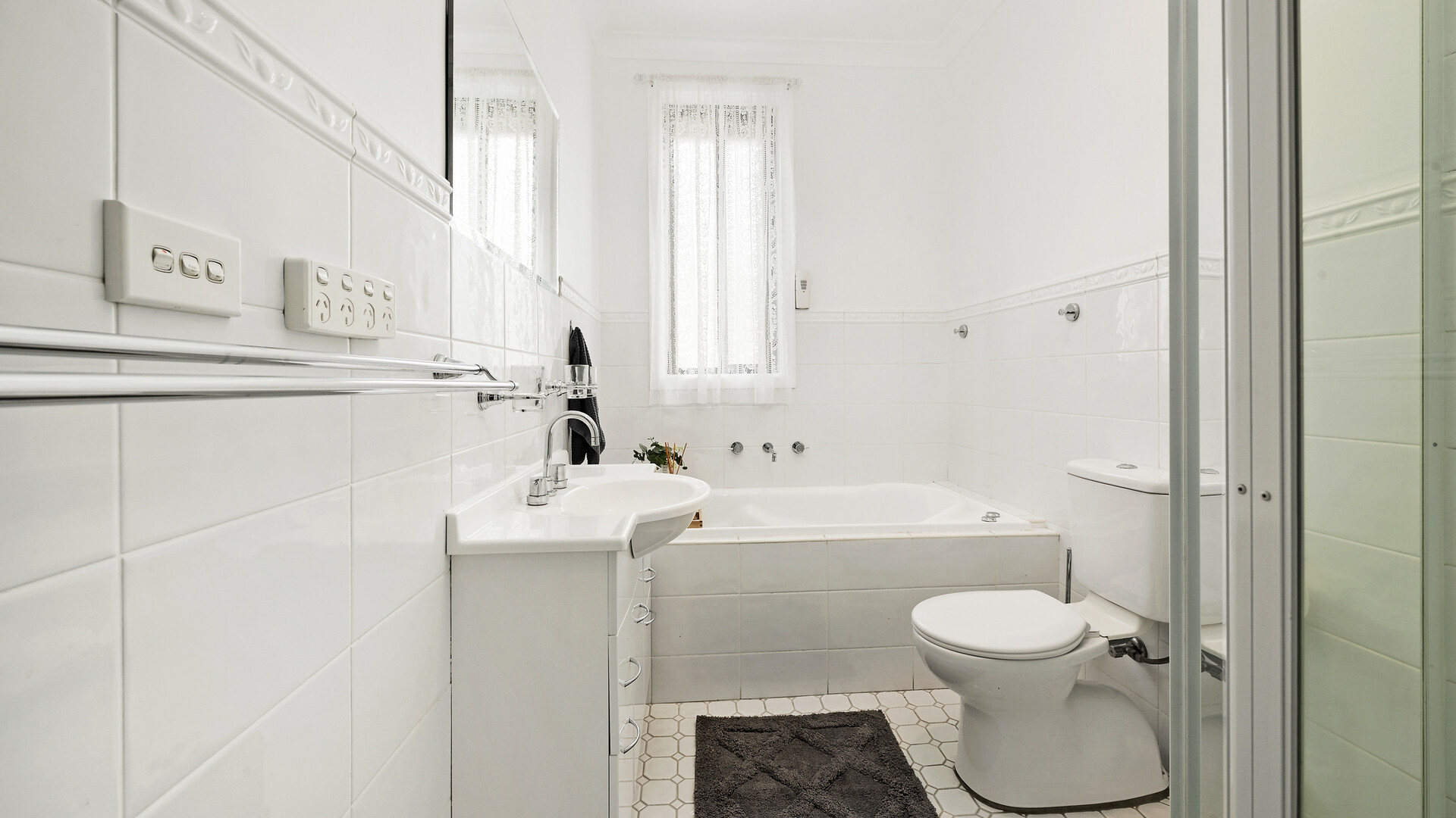 13 Commonwealth Street, West Bathurst NSW 2795 - photo 8
