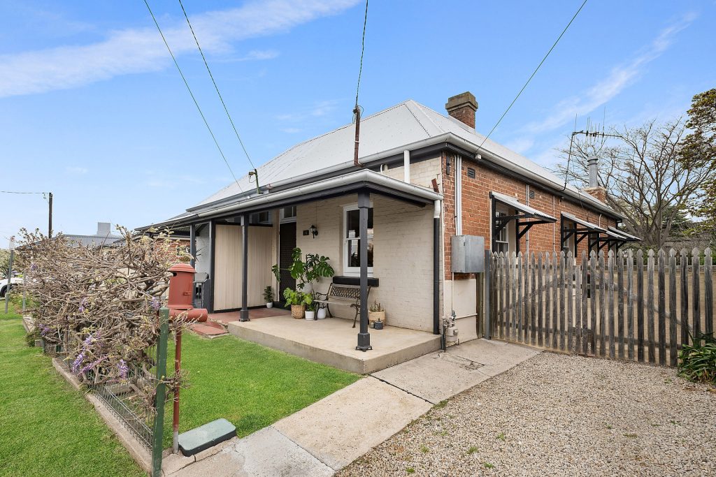 70 Railway Parade, Bathurst NSW 2795 - McGrath Central West