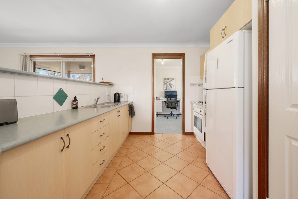 2 Roxburgh Drive, Kelso NSW 2795 - photo 2