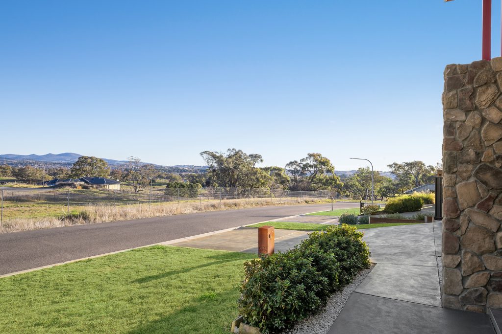 10 Hutchinson Close, Orange NSW 2800 - photo 2
