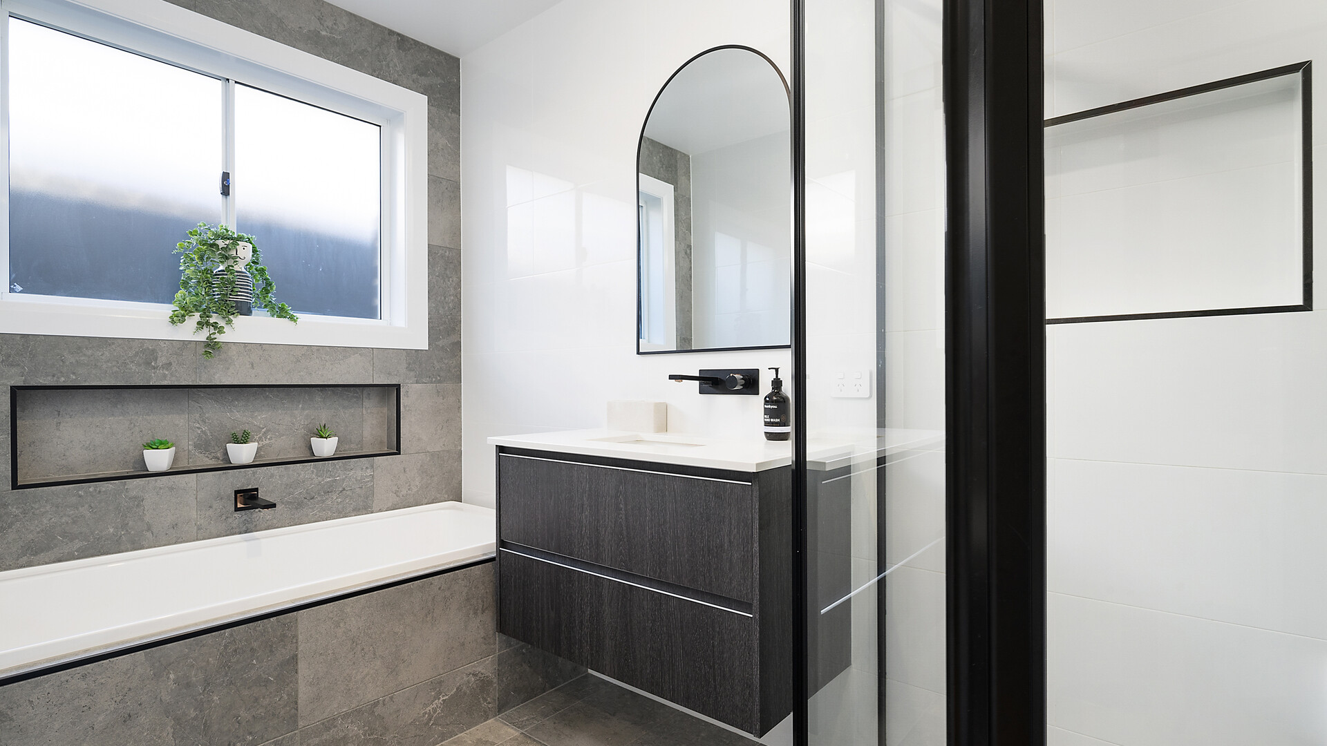 10 Hutchinson Close, Orange NSW 2800 - photo 14