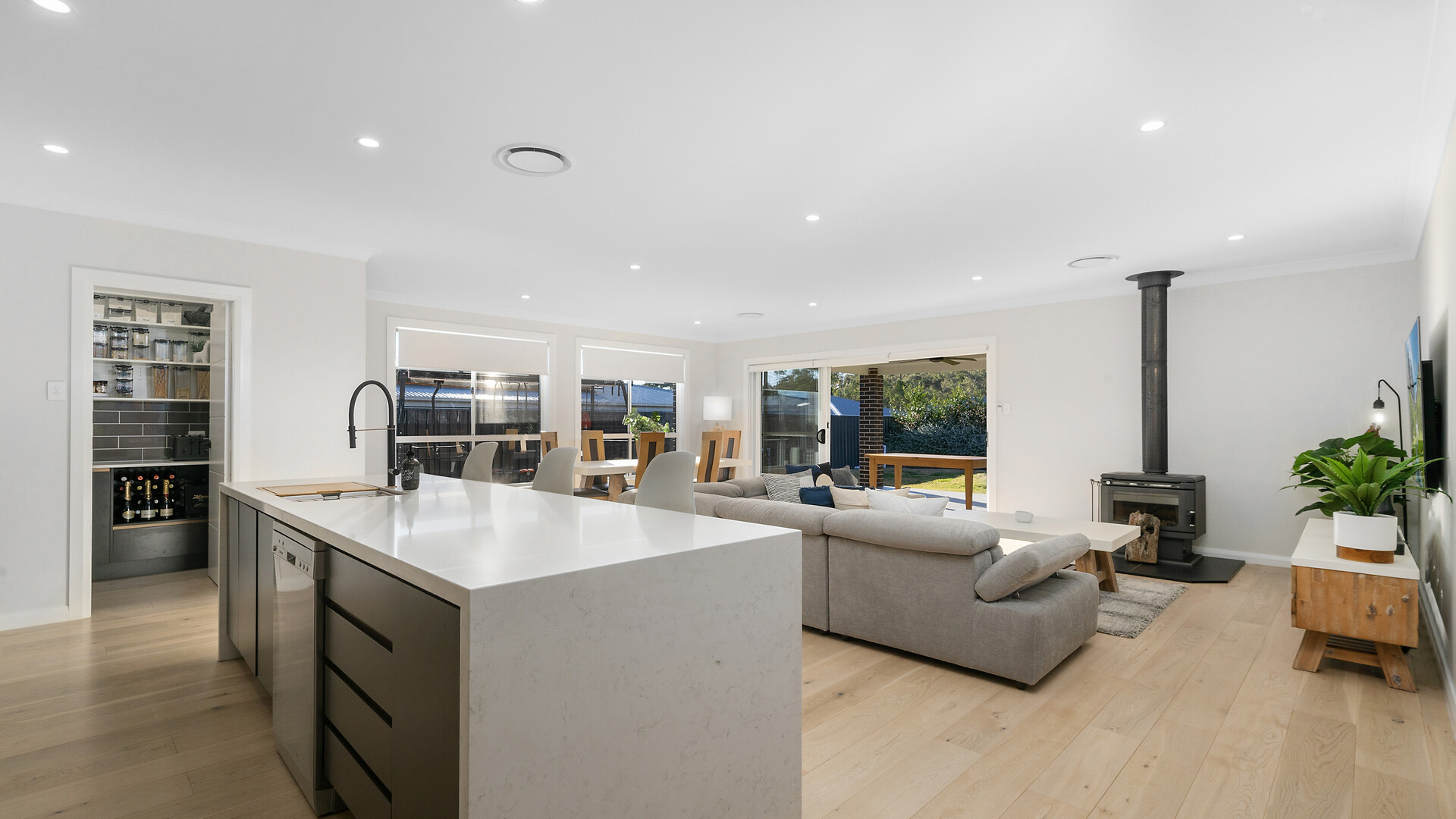 10 Hutchinson Close, Orange NSW 2800 - photo 4